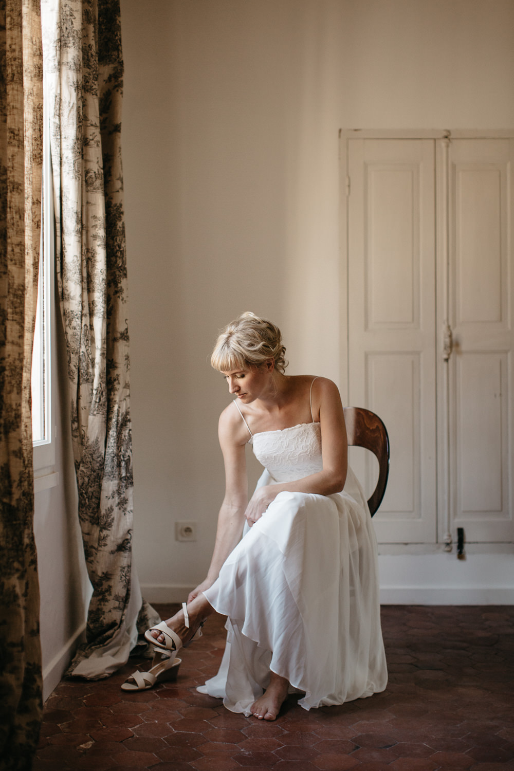 bride getting in Provence, south of France