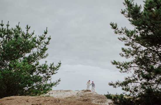 Japanase newly-wed couple in France