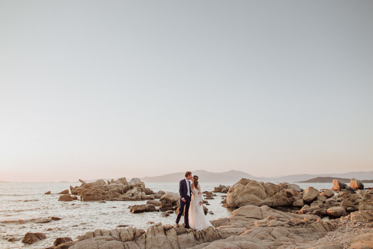 couple sur la plage en Corse mariage