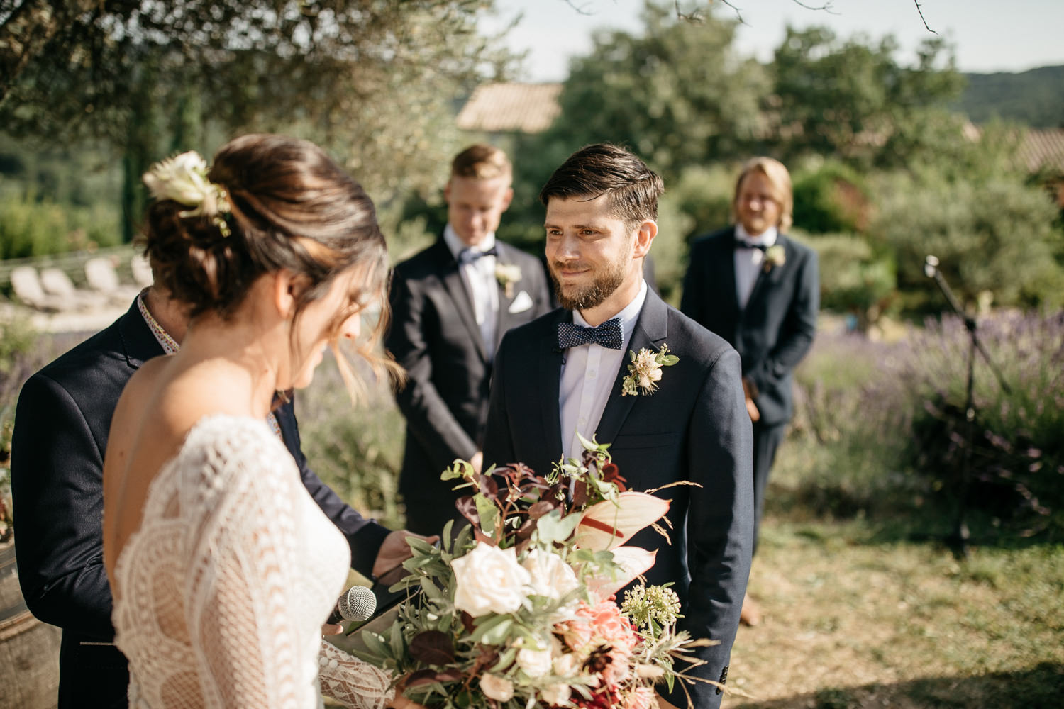 Couple getting married at Domaine clos d'Hullias